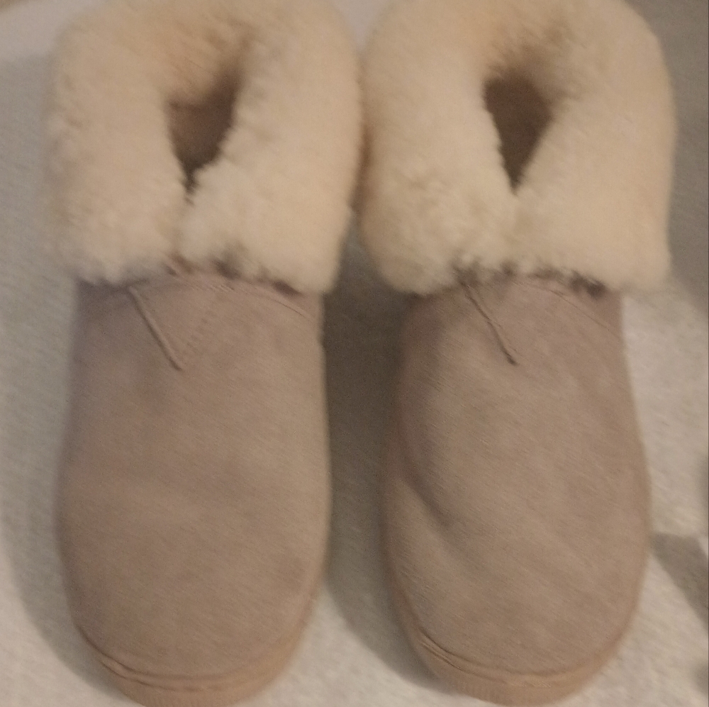 Women's Gray Bear Paw Slippers. Probably could pass for casual Boots  size12